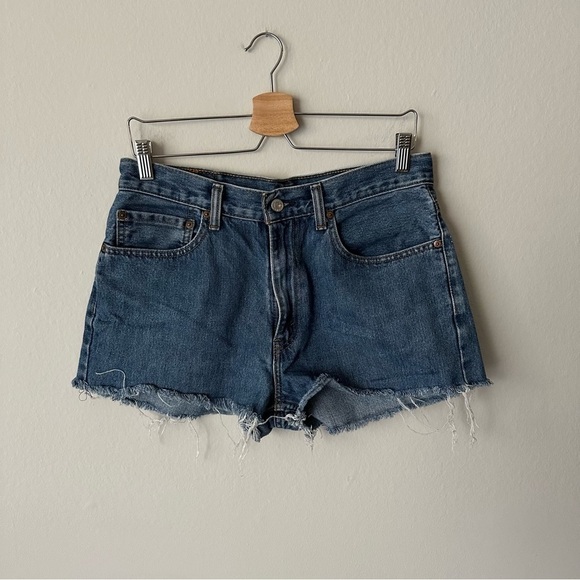 Levi’s 550 Cut Off Shorts in Blue - Picture 1 of 13